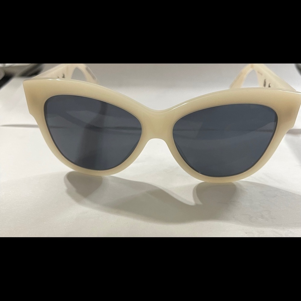 Sunglasses with smoked lens
